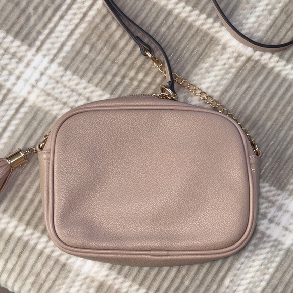 Elegant Beige Quilted Crossbody Bag - Picture 3 of 5